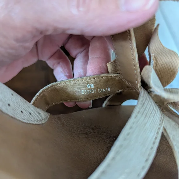 B.O.C Wedge Sandals In Champagne Color. Size 6 - Picture 4 of 6